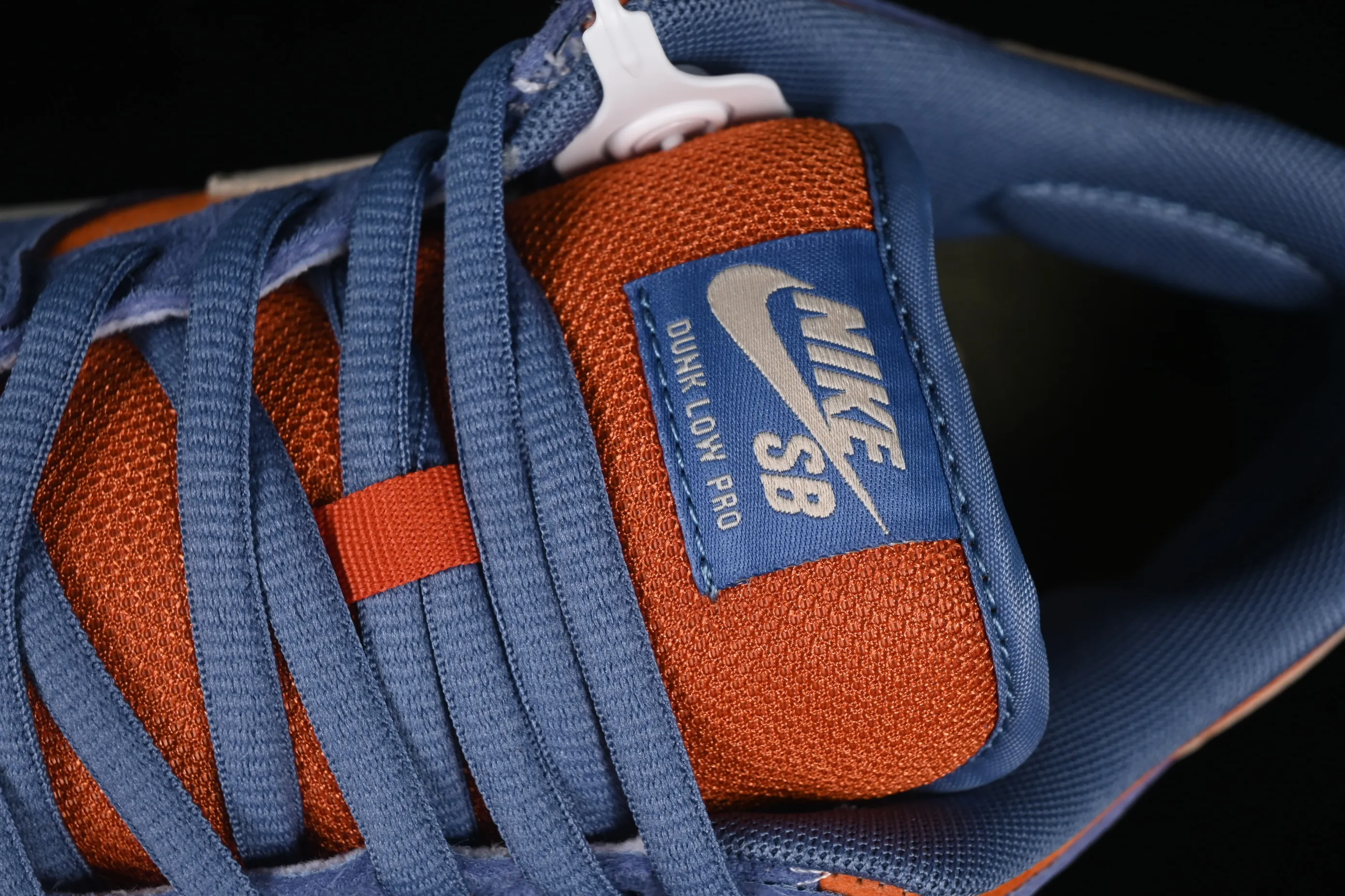 All Categories Nk SB Dunk Series Nk SB Dunk Low Low-top sneakers Nk SB Dunk Low "Light Carbon/Monarch" Maillard style low-top casual sneakers HF3063-002